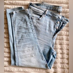 AE HIGH RISE BUTTON DETAIL JEGGING